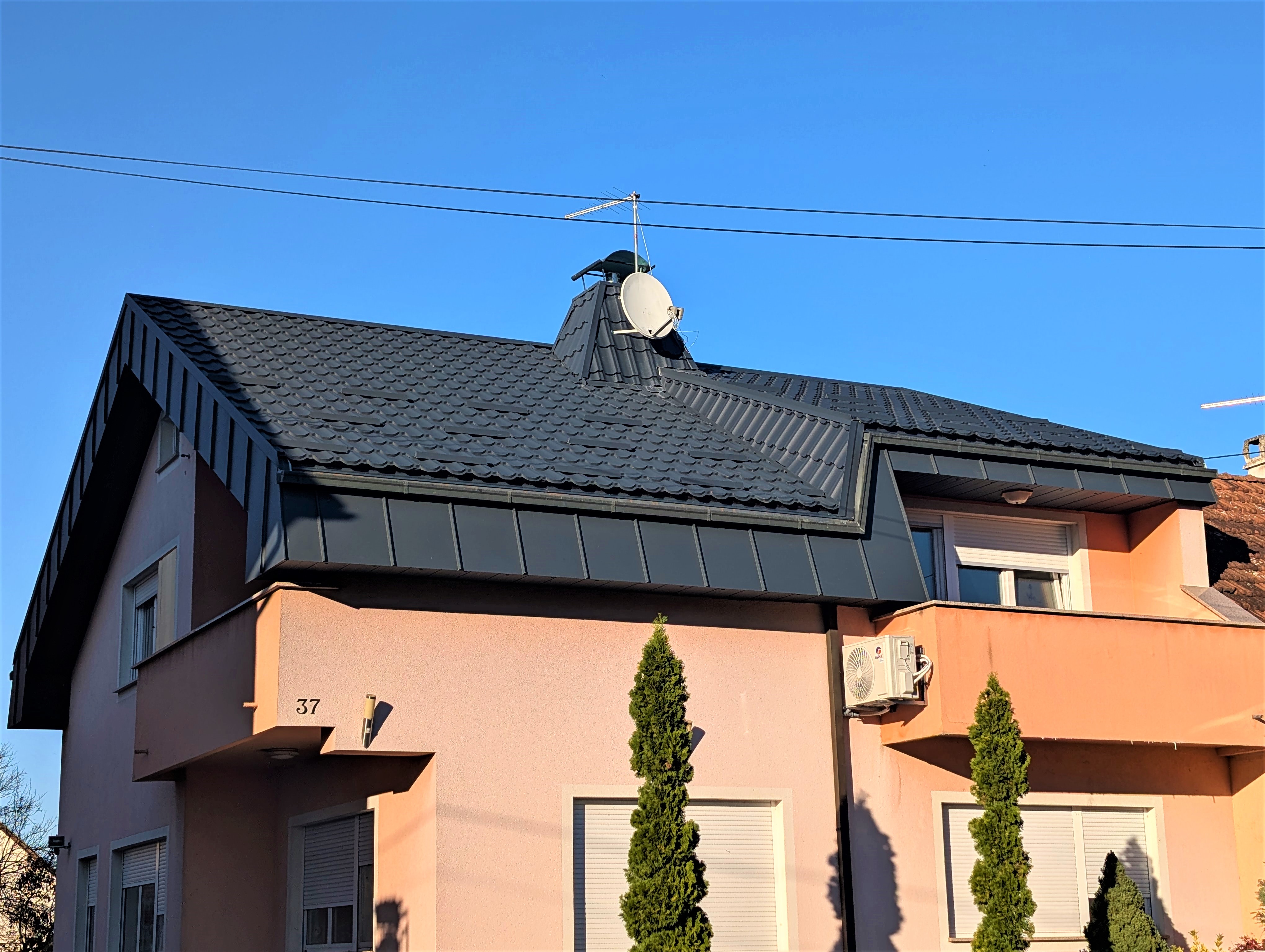 PXL 20241007 145808100.RAW 01.MP.COVER